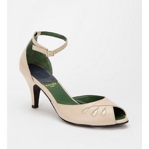 Fletcher by Lyell Teardrop Heel | T-Strap | 9